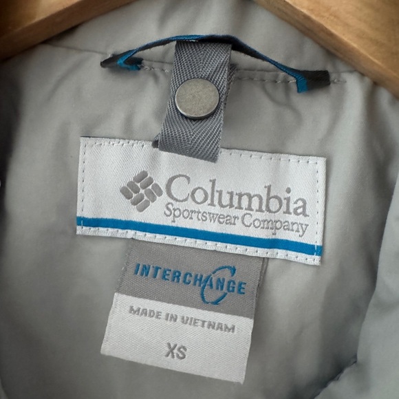 Columbia Women’s Gray Jacket With Hood - Picture 8 of 8